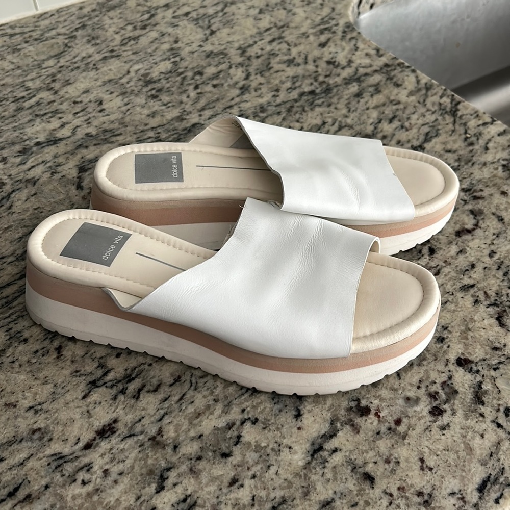 Dolce Vita white slide sandals. Size 6.5